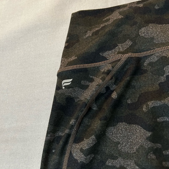 Fabletics Leggings Size S Camouflage Gray Black - Picture 8 of 8